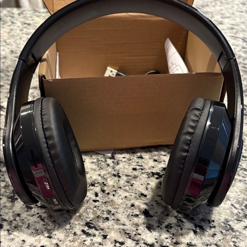 Black Wireless Headphones